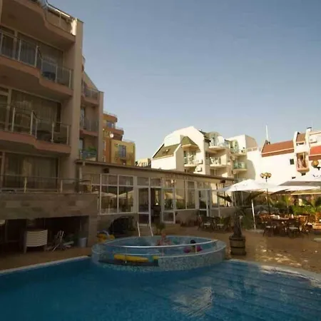 Hotel Tropics